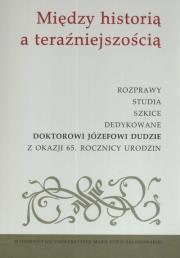 Między historią a teraźniejszością. Wydawca: UMCS. Dadada.pl Opakowanie Między historią a teraźniejszością