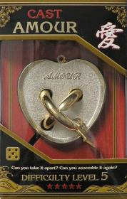 Cast Amour. Wydawca: Hanayama. Dadada.pl Opakowanie Cast Amour
