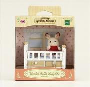 Sylvanian Families Zestaw Króliczek z łóżeczkiem. Wydawca: Epoch. Dadada.pl Opakowanie Sylvanian Families Zestaw Króliczek z łóżeczkiem