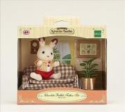 Sylvanian Families Zestaw królik z kanapą. Wydawca: Epoch. Dadada.pl Opakowanie Sylvanian Families Zestaw królik z kanapą