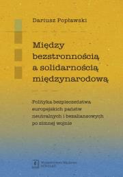 Okładka książki Między bezstronnością a solidarnością międzynarodową