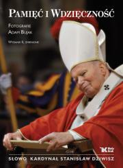 Pamięć i wdzięczność Biały Kruk. Autor: Kard. Stanisław Dziwisz, Bujak Adam. Dadada.pl Okładka książki Pamięć i wdzięczność Biały Kruk
