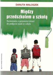 Między przedszkolem a szkołą. Autor: Danuta Waloszek (red.). Dadada.pl Okładka książki Między przedszkolem a szkołą