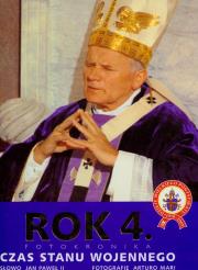 Rok .4 - Czas stanu wojennego Biały Kruk. Autor: fot. Mari Arturo. Dadada.pl Okładka książki Rok .4 - Czas stanu wojennego Biały Kruk
