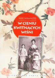 W cieniu kwitnących wiśni. Autor: Sakamoto Miki. Dadada.pl Okładka książki W cieniu kwitnących wiśni