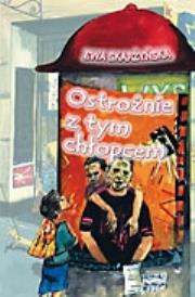 Ostrożnie z tym chłopcem. Autor: Skarżyńska Ewa. Dadada.pl Okładka książki Ostrożnie z tym chłopcem