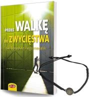 Okładka książki Przez walkę do zwycięstwa (książka + bransoletka)