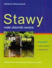 Stawy, małe zbiorniki wodne. Autor: Waldemar Mioduszewski. Dadada.pl Okładka książki Stawy, małe zbiorniki wodne