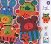 Drewniane zwierzaki do przewlekania. Wydawca: Djeco. Dadada.pl Opakowanie Drewniane zwierzaki do przewlekania