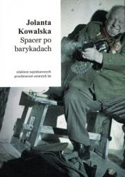 Spacer po barykadach. Autor: Kowalska Jolanta. Dadada.pl Okładka książki Spacer po barykadach