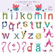 Naklejki ścienne ''Alfabet dziewczynki. Wydawca: Djeco. Dadada.pl Opakowanie Naklejki ścienne ''Alfabet dziewczynki