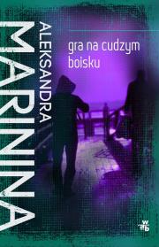 Gra na cudzym boisku. Autor: Aleksandra Marinina. Dadada.pl Okładka książki Gra na cudzym boisku