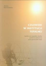 Człowiek w instytucji totalnej. Autor: Baranowska Aneta. Dadada.pl Okładka książki Człowiek w instytucji totalnej