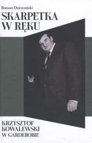 Okładka książki Skarpetka w ręku Krzysztof Kowalewski w garderobie