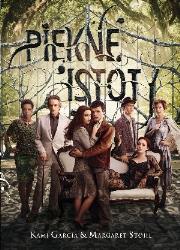 Piękne istoty okładka filmowa. Autor: Garcia Kami, Stohl Margaret. Dadada.pl Okładka książki Piękne istoty okładka filmowa