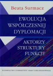 Ewolucja współczesnej dyplomacji. Autor: Surmacz Beata. Dadada.pl Okładka książki Ewolucja współczesnej dyplomacji