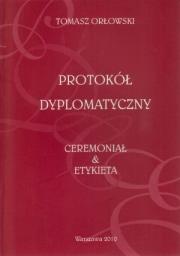 Protokól Dyplomatyczny Ceremoniał i Etykieta. Autor: Tomasz Orłowski . Dadada.pl Okładka książki Protokól Dyplomatyczny Ceremoniał i Etykieta
