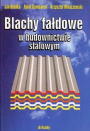 Blachy fałdowe w bud stalowym. Autor: Bródka Jan, Rafał Garncarek, Krzysztof Miłaczewski. Dadada.pl Okładka książki Blachy fałdowe w bud stalowym