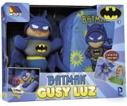 Molto Przytulanka Gusy Luz Batman + plecak. Wydawca: Gonzo Toys. Dadada.pl Opakowanie Molto Przytulanka Gusy Luz Batman + plecak