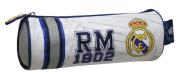 Piórnik tuba REAL MADRID. Wydawca: MST Toys. Dadada.pl Opakowanie Piórnik tuba REAL MADRID