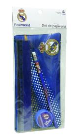 Zestaw z piórnnikiem Real Madrid. Wydawca: MST Toys. Dadada.pl Opakowanie Zestaw z piórnnikiem Real Madrid