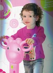 Wesoła hulajnoga żyrafa 4 koła 60cmx50cm różowa. Wydawca: Lean Toys. Dadada.pl Opakowanie Wesoła hulajnoga żyrafa 4 koła 60cmx50cm różowa