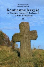 Kamienne krzyże na Śląsku Górnych Łużycach i ziemi kłodzkiej. Autor: Wojtucki Daniel, Zobniów Stanisław. Dadada.pl Okładka książki Kamienne krzyże na Śląsku Górnych Łużycach i ziemi kłodzkiej