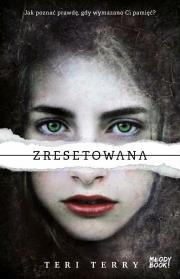 Zresetowana. Autor: Teri Terry. Dadada.pl Okładka książki Zresetowana