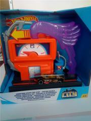 Hot Wheels Odjazdowa Stacja Paliw. Autor: Fisher-Price. Dadada.pl Okładka książki Hot Wheels Odjazdowa Stacja Paliw