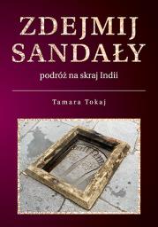 Zdejmij sandały. Podróż na skraj Indii. Autor: Tamara Tokaj. Dadada.pl Okładka książki Zdejmij sandały. Podróż na skraj Indii