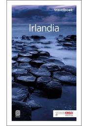 Irlandia Travelbook. Autor: Adrian Wróbel, Piotr Thier. Dadada.pl Okładka książki Irlandia Travelbook