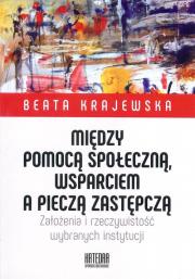 Okładka książki Między pomocą społeczną, wsparciem a pieczą zastępczą