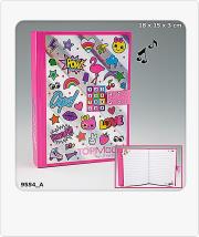 PAMIĘTNIK NA KOD TOP MODEL 9554A. Wydawca: PLUS-Z. Dadada.pl Opakowanie PAMIĘTNIK NA KOD TOP MODEL 9554A