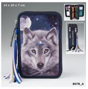 PIÓRNIK POTRÓJNY Z WYPOSAŻENIEM FANTASY MODEL WILK 8078A. Wydawca: PLUS-Z. Dadada.pl Opakowanie PIÓRNIK POTRÓJNY Z WYPOSAŻENIEM FANTASY MODEL WILK 8078A