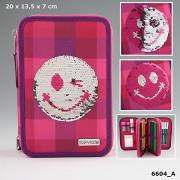 PIÓRNIK POTRÓJNY Z WYPOSAŻENIEM TOP MODEL MALINOWY 6604. Wydawca: PLUS-Z. Dadada.pl Opakowanie PIÓRNIK POTRÓJNY Z WYPOSAŻENIEM TOP MODEL MALINOWY 6604