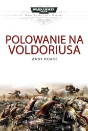 POLOWANIE NA VOLDORIUSA BITWY KOSMICZNYCH MARINES WARHAMMER 40 000. Autor: ANDY HOARE. Dadada.pl Okładka książki POLOWANIE NA VOLDORIUSA BITWY KOSMICZNYCH MARINES WARHAMMER 40 000