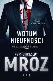 WOTUM NIEUFNOŚCI W KRĘGACH WŁADZY TOM 1 WYD. KIESZONKOWE. Autor: Remigiusz Mróz. Dadada.pl Okładka książki WOTUM NIEUFNOŚCI W KRĘGACH WŁADZY TOM 1 WYD. KIESZONKOWE