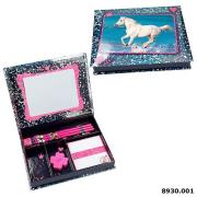 ZESTAW NA BIURKO HORSES DREAMS GRANATOWY 8930A. Wydawca: PLUS-Z. Dadada.pl Opakowanie ZESTAW NA BIURKO HORSES DREAMS GRANATOWY 8930A