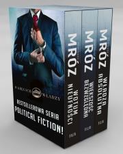 PAKIET W KRĘGACH WŁADZY / WOTUM NIEUFNOŚCI / WIĘKSZOŚĆ BEZWZGLĘDNA / WŁADZA ABSOLUTNA. Autor: Remigiusz Mróz. Dadada.pl Okładka książki PAKIET W KRĘGACH WŁADZY / WOTUM NIEUFNOŚCI / WIĘKSZOŚĆ BEZWZGLĘDNA / WŁADZA ABSOLUTNA
