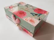 Szkatułka na biżuterię, Babciu, jesteś wyjątkowa, morska. Wydawca: Jawi. Dadada.pl Opakowanie Szkatułka na biżuterię, Babciu, jesteś wyjątkowa, morska