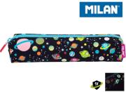 Piórnik MILAN mini kwadratowy SUPER HEROES czerwony wzorki. Wydawca: MILAN. Dadada.pl Opakowanie Piórnik MILAN mini kwadratowy SUPER HEROES czerwony wzorki