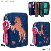 PIÓRNIK POTRÓJNY Z WYPOSAŻENIEM MISS MELODY KOŃ Z CEKINAMI 10077A. Wydawca: DEPESCHE. Dadada.pl Opakowanie PIÓRNIK POTRÓJNY Z WYPOSAŻENIEM MISS MELODY KOŃ Z CEKINAMI 10077A