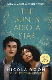 The Sun is also a Star. Autor: Nicola Yoon. Dadada.pl Okładka książki The Sun is also a Star
