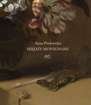 Między monsunami. Autor: Anna Piwkowska. Dadada.pl Okładka książki Między monsunami