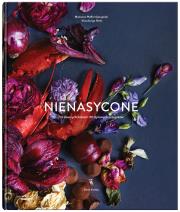 NIENASYCONE 14 SŁAWNYCH KOBIET I 99 STYLOWYCH PRZEPISÓW. Autor: MARIANNE PFEFFER GJENGEDAL, KLAUDIA IGA PERES. Dadada.pl Okładka książki NIENASYCONE 14 SŁAWNYCH KOBIET I 99 STYLOWYCH PRZEPISÓW