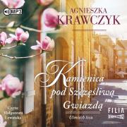CD MP3 KAMIENICA POD SZCZĘŚLIWĄ GWIAZDĄ UŚMIECH LOSU TOM 1. Autor: Krawczyk Agnieszka. Dadada.pl Okładka książki CD MP3 KAMIENICA POD SZCZĘŚLIWĄ GWIAZDĄ UŚMIECH LOSU TOM 1