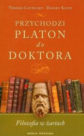 Przychodzi Platon do doktora - Filozofia w żartach. Autor: Daniel Klein, Thomas Cathart. Dadada.pl Okładka książki Przychodzi Platon do doktora - Filozofia w żartach