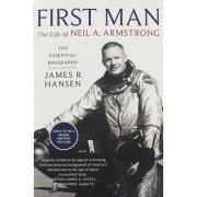 First Man: The Life of Neil A.. Autor: Hansen James R.. Dadada.pl Okładka książki First Man: The Life of Neil A.