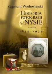 Historia fotografii w Nysie w latach 1839-1939. Autor: Zygmunt Wielowiejski. Dadada.pl Okładka książki Historia fotografii w Nysie w latach 1839-1939