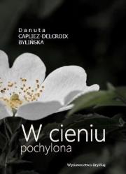 W cieniu pochylona. Autor: Danuta Capliez-Delcroix Bylińska. Dadada.pl Okładka książki W cieniu pochylona
